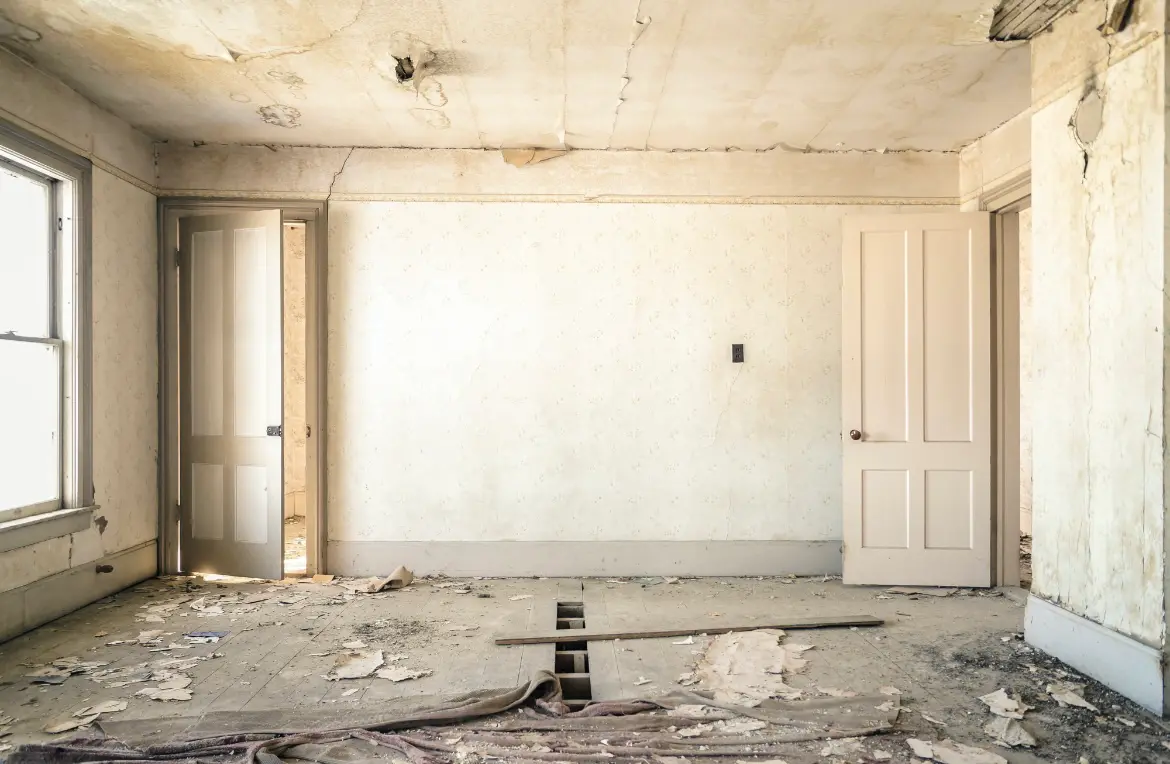 Waste disposal crew managing a cleanout project in Newberry